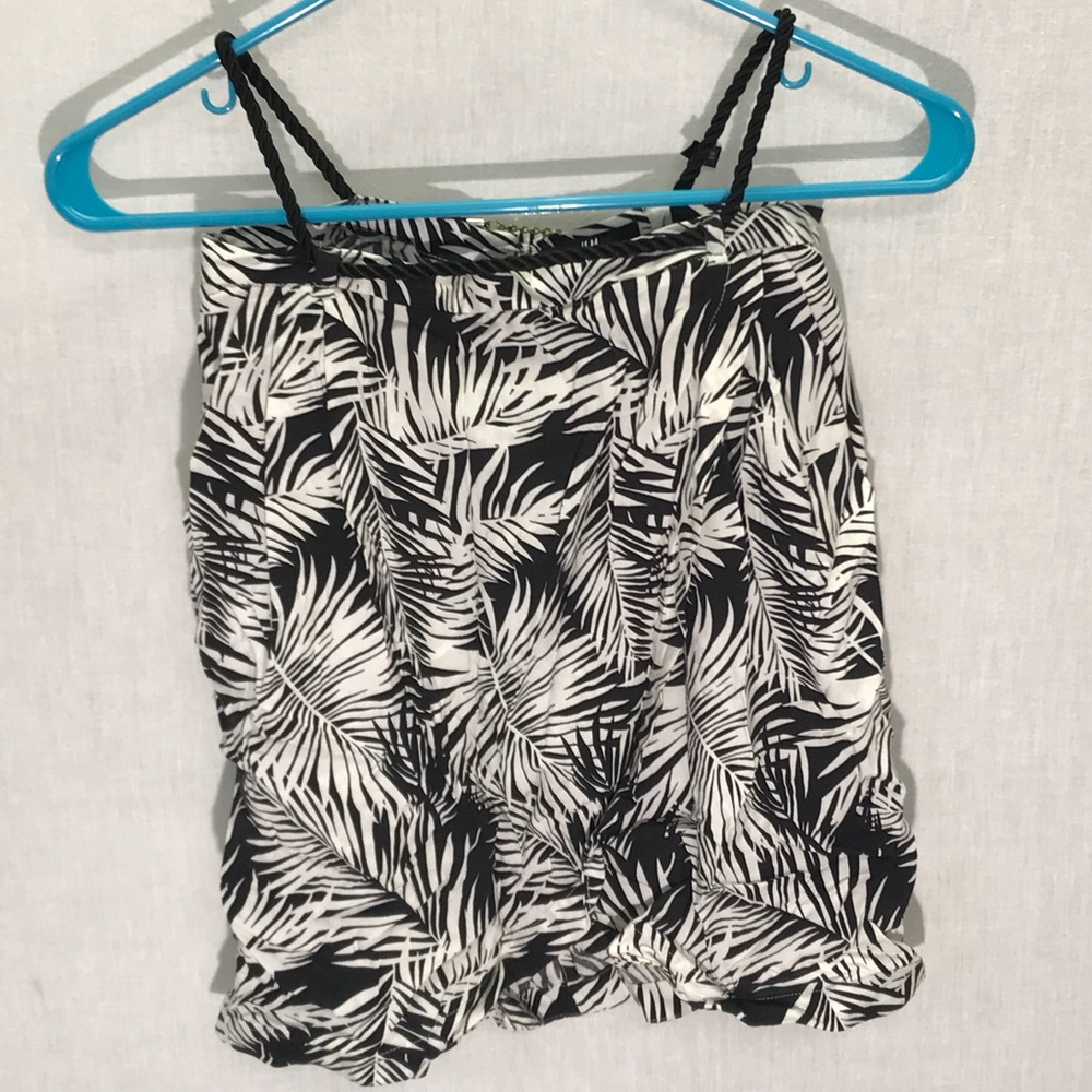 Super cute top with front slit